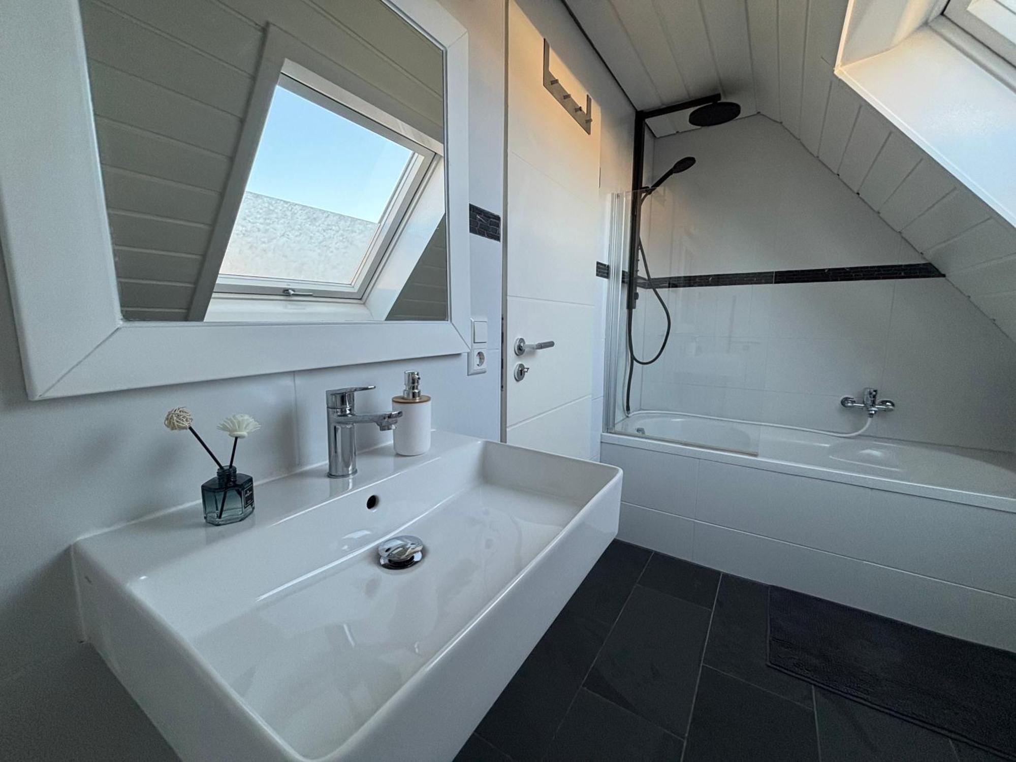 Moderne Deluxe 3-Zi Eigentums- Maisonette-Wohnung Ibm Bertrandt Mercedes Ehningen Exterior foto